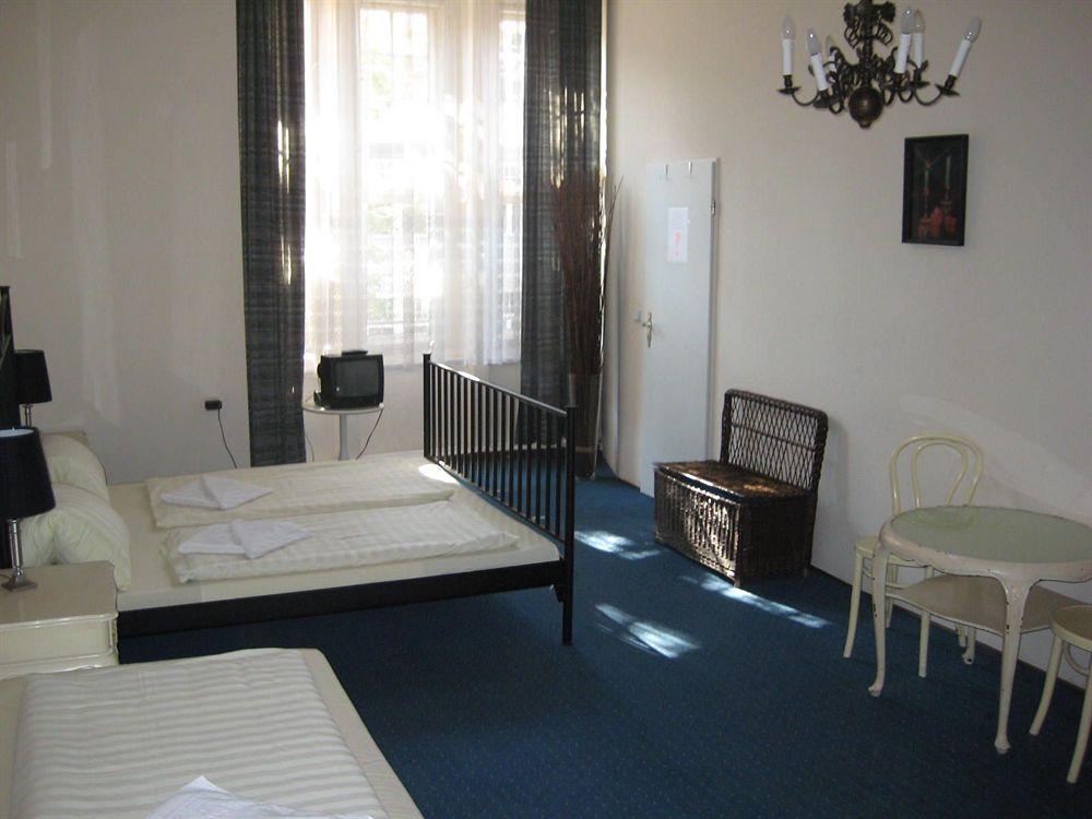 Hotel Pension Waizenegger Am Kurfuerstendamm Berlin Exterior photo