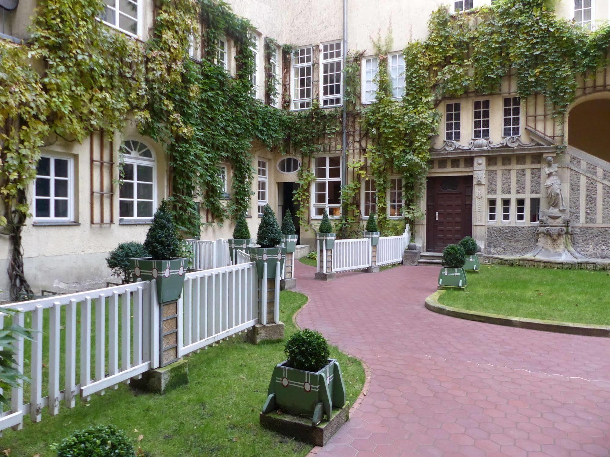 Hotel Pension Waizenegger Am Kurfuerstendamm Berlin Exterior photo