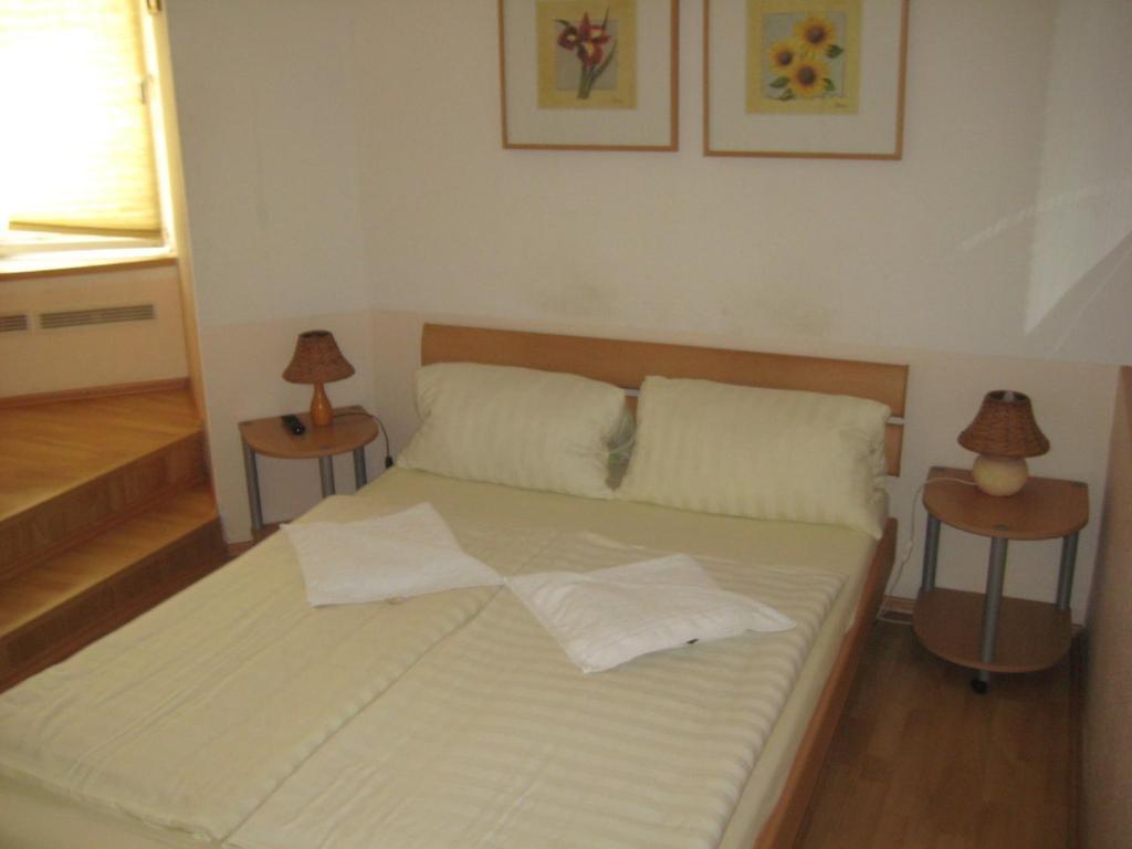 Hotel Pension Waizenegger Am Kurfuerstendamm Berlin Room photo