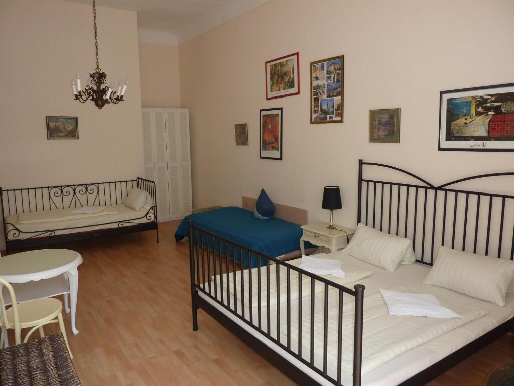 Hotel Pension Waizenegger Am Kurfuerstendamm Berlin Room photo